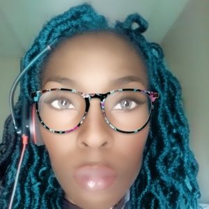 Meet your Posher, Latoya